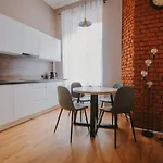 - Piotrkowska 37 Łódź