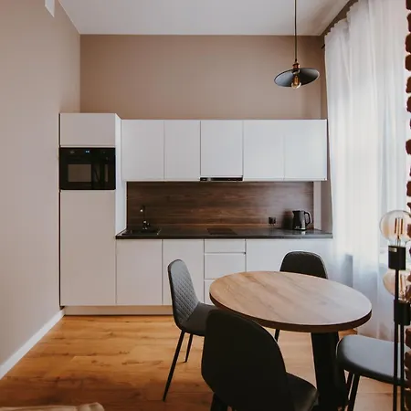 - Piotrkowska 37 Lägenhet *