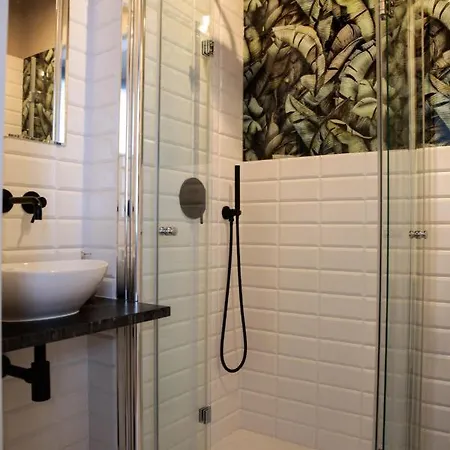 - Piotrkowska 37 Apartman