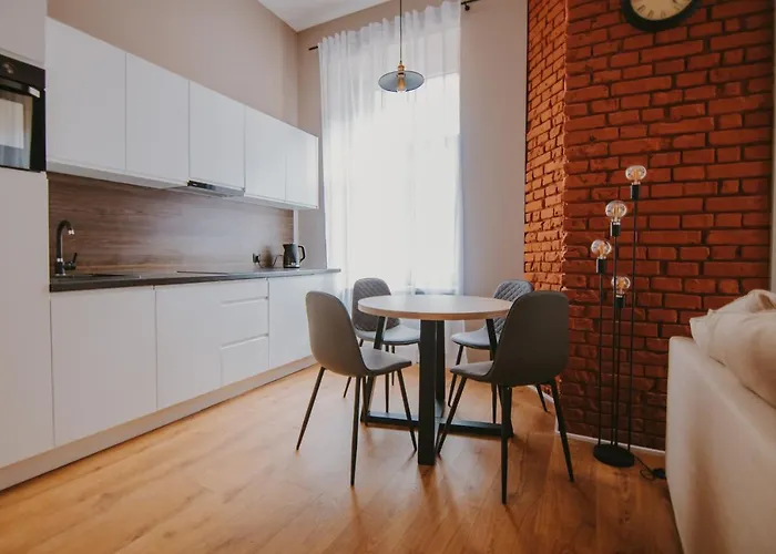 - Piotrkowska 37 Łódź