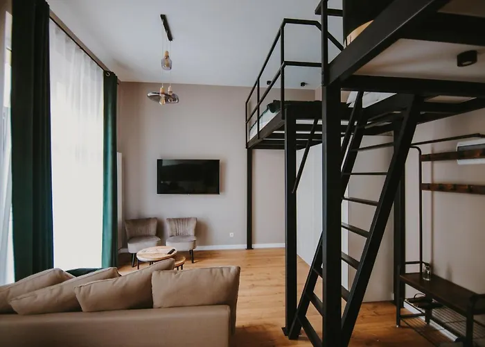 - Piotrkowska 37 Łódź