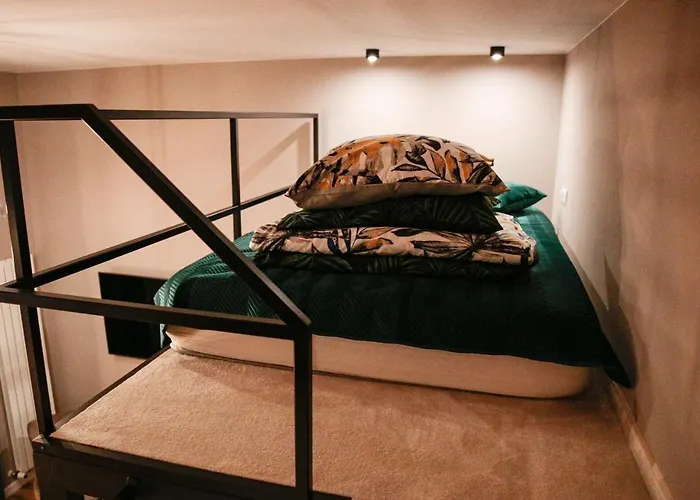 - Piotrkowska 37 * Łódź