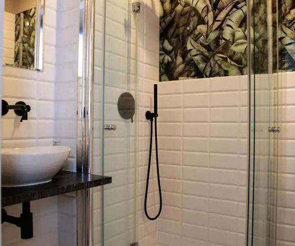 - Piotrkowska 37 Apartman