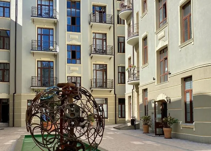 - Piotrkowska 37 * Łódź